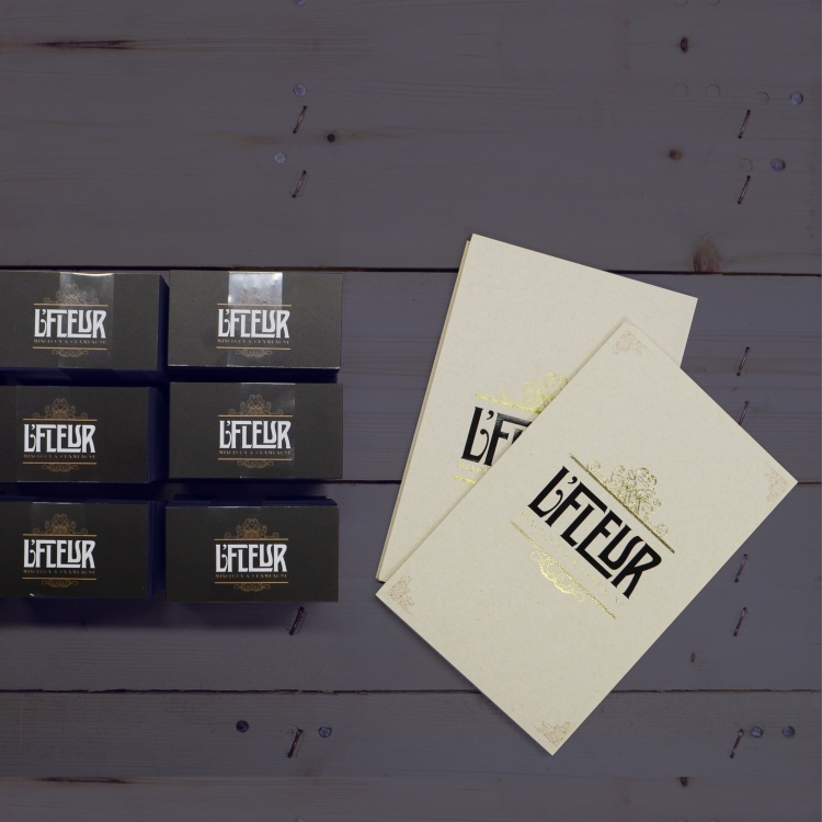 STRUCTURED PAPER <br /> //  FOIL EMBOSSING // BUSINESS CARDS